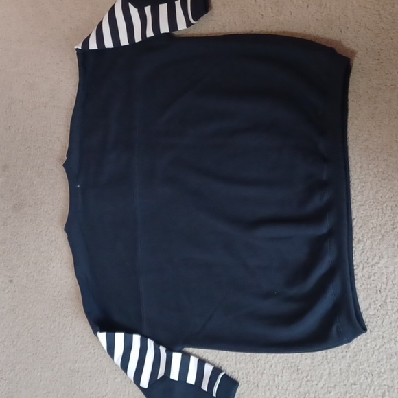 H.W. Sport 3/4 Sleeve Partial Button Top - Picture 8 of 11